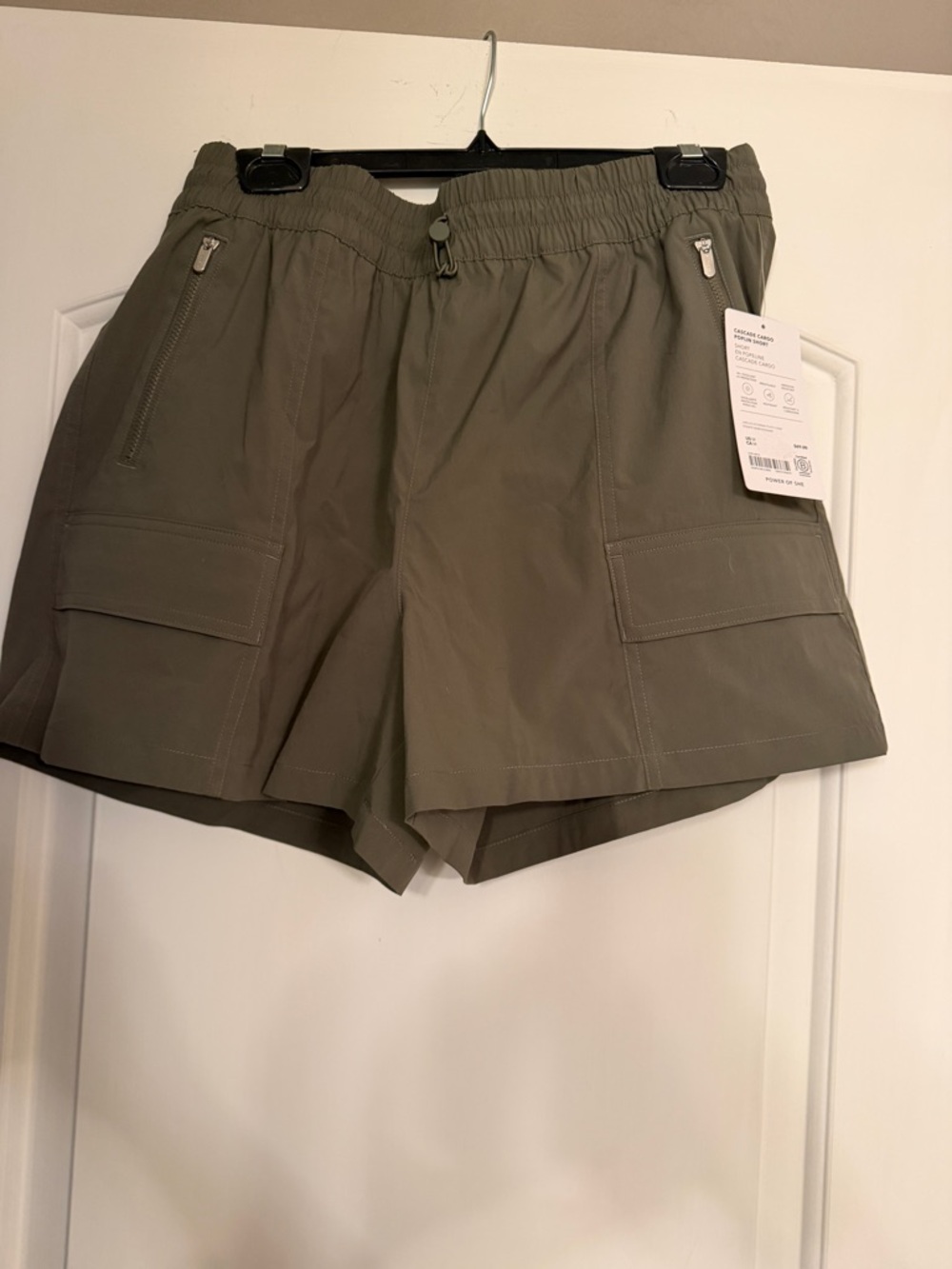 Athleta cascade cargo poplin shorts